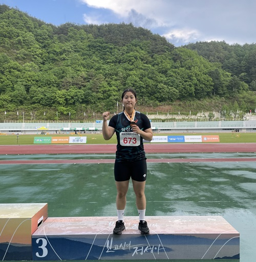 5_익산시청 육상팀, 전국대회서 메달 행진 이어가(김민지 선수).jpg