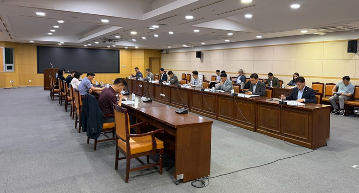 (사진)전북자치도, 출연기관과 ‘산업 대전환’ 미래 먹거리 발굴에 총력 (1).jpeg