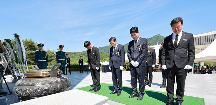 (사진)전북자치도, 제71회 현충일 추념식 개최… 순국선열 희생정신 기려 (6).jpg