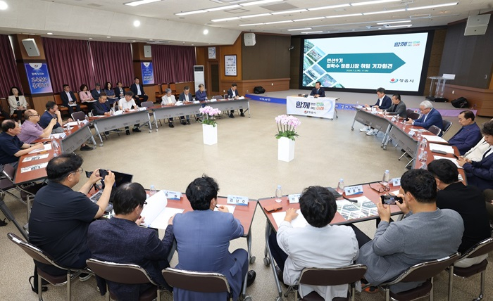 1. 0702 이학수 정읍시장, 2일 취임 기자회견…“민선 9기,더 큰 도약 완성” (3).jpg