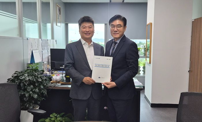 김재준 군산시장, 기획예산처 찾아 국가예산 확보 총력1 (좌, 기획예산처 박창환 예산총괄심의관).jpeg