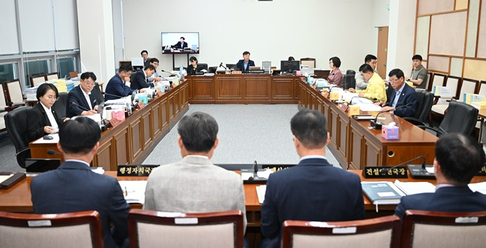 완주군의회 예결특위  결산·제3회 추경안 본격 심사 돌입1 (1) (1).JPG