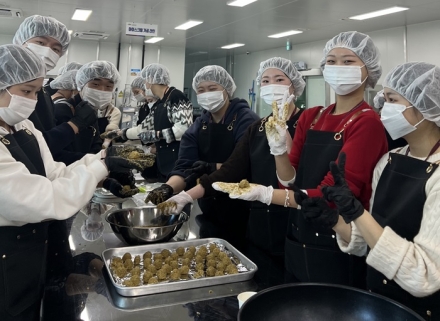 식품진흥원, 청년식품창업센터 시제품제작실 활용 ‘두바이 쫀득 쿠키’ 기부