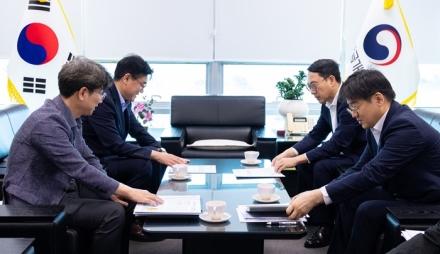 김재준 군산시장, 새만금개발청장 만나 새만금 핵심 현안 논의