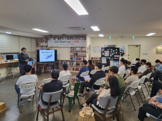 완주군에 청년이 몰려온다, 비수도권 지자체 청년인구 감소와 대조