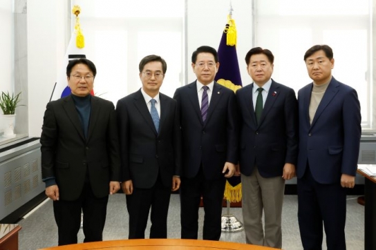 더불어민주당 소속 광역단체장, 계엄의 밤은 저물고 심판의 날이 밝았다
